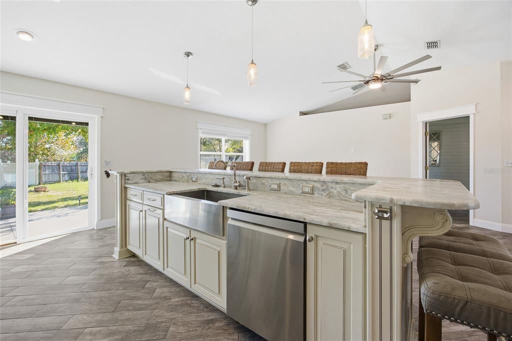 待售: $309,999 (3 贝兹, 2 浴室, 1347 平方英尺)