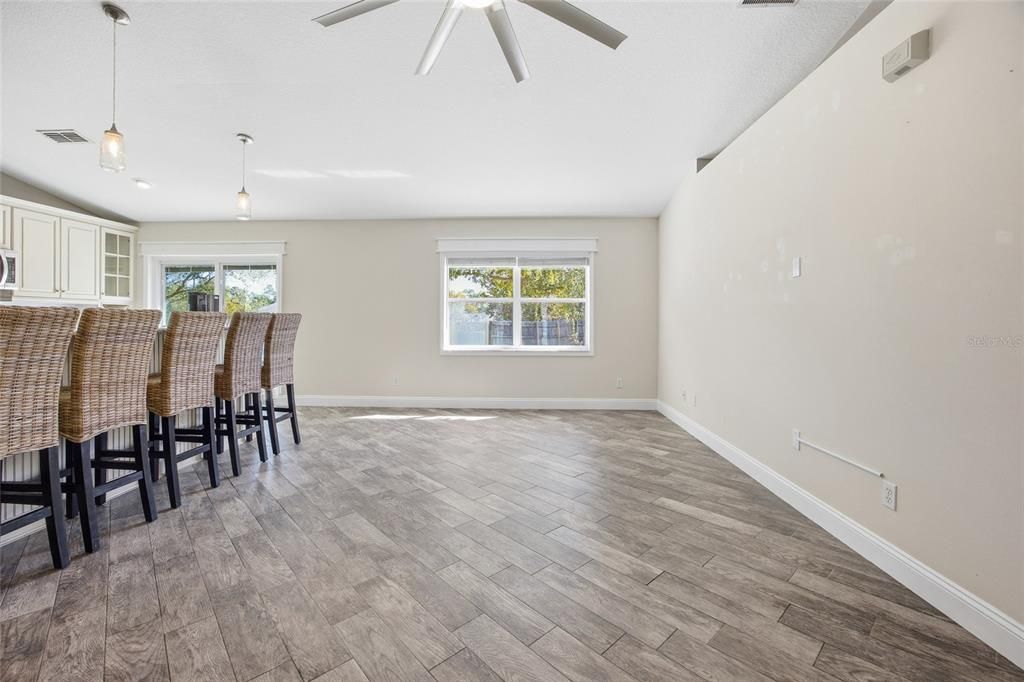 待售: $309,999 (3 贝兹, 2 浴室, 1347 平方英尺)