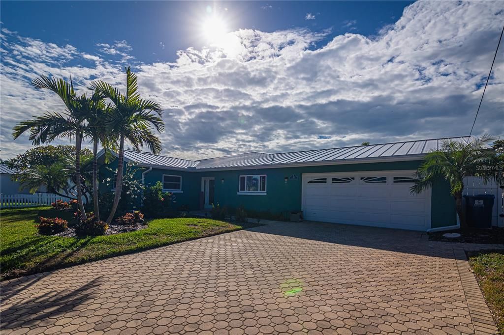 For Sale: $1,350,000 (3 beds, 3 baths, 2397 Square Feet)