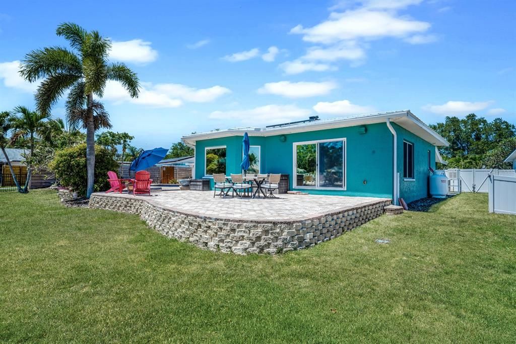 Active With Contract: $1,235,000 (3 beds, 3 baths, 2397 Square Feet)