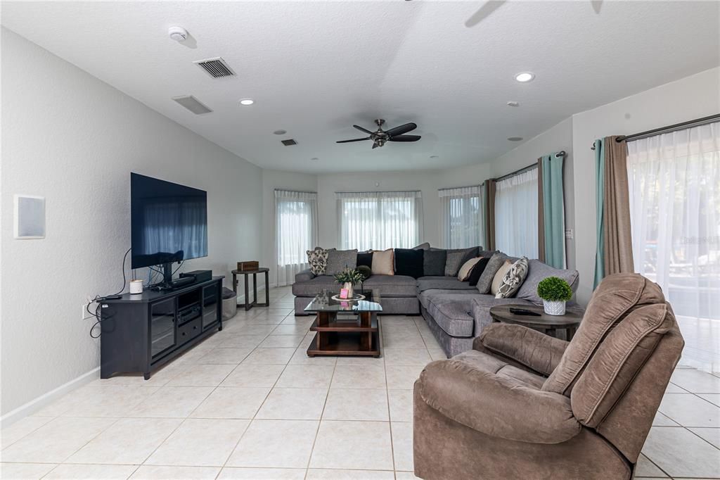 For Sale: $1,350,000 (3 beds, 3 baths, 2397 Square Feet)