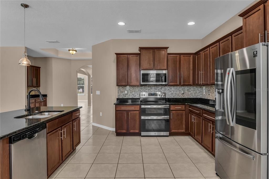 En Venta: $550,000 (4 camas, 3 baños, 2662 Pies cuadrados)