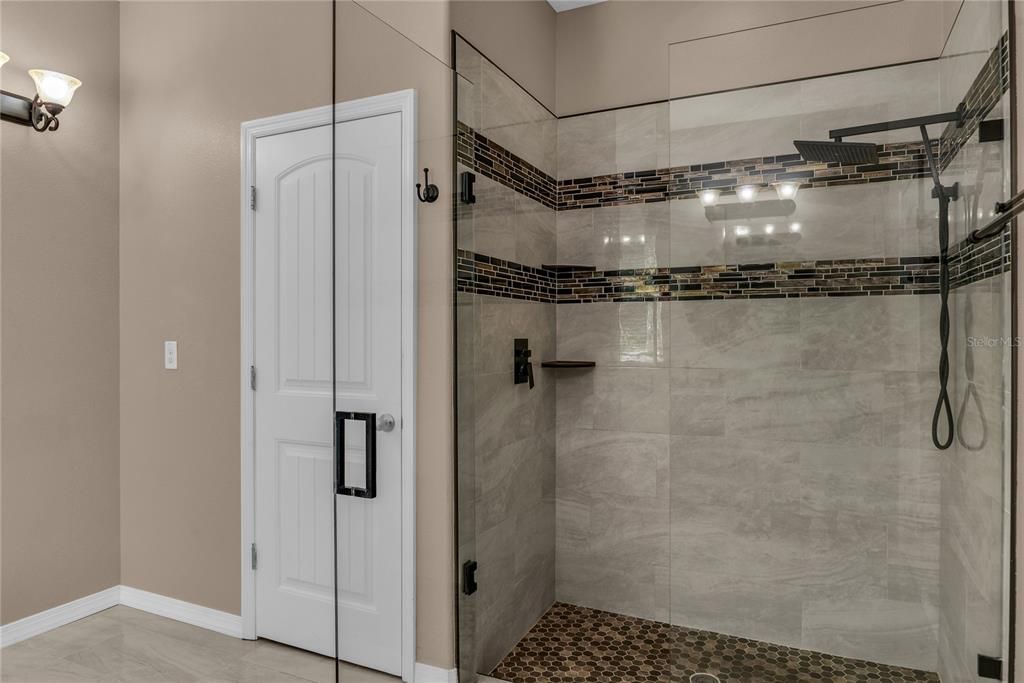 En Venta: $550,000 (4 camas, 3 baños, 2662 Pies cuadrados)