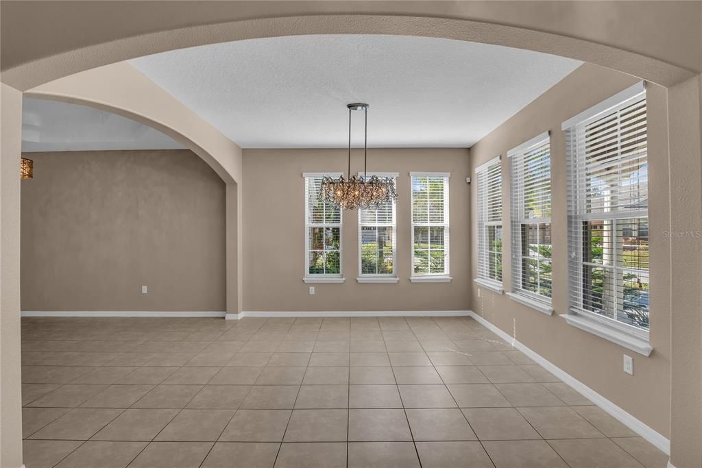 En Venta: $550,000 (4 camas, 3 baños, 2662 Pies cuadrados)