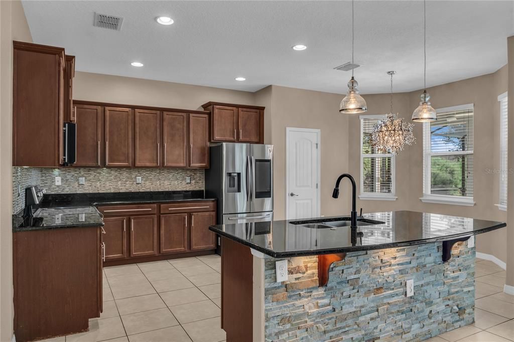 En Venta: $550,000 (4 camas, 3 baños, 2662 Pies cuadrados)