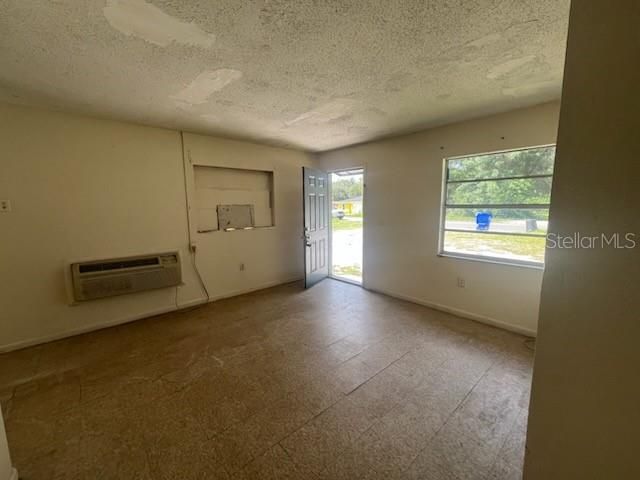 В аренду: $650 (2 спален, 1 ванн, 672 Квадратных фут)