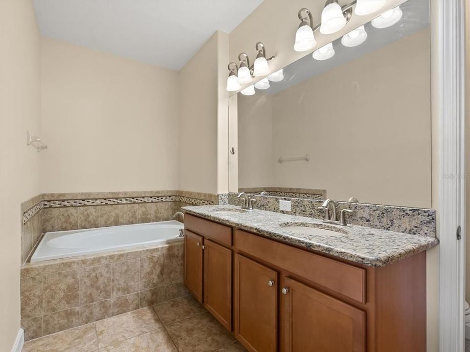 На продажу: $580,000 (4 спален, 3 ванн, 2818 Квадратных фут)