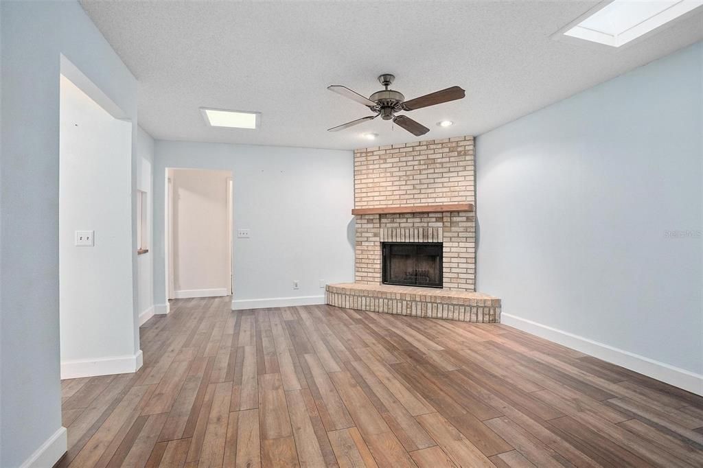 待售: $399,900 (3 贝兹, 2 浴室, 1979 平方英尺)