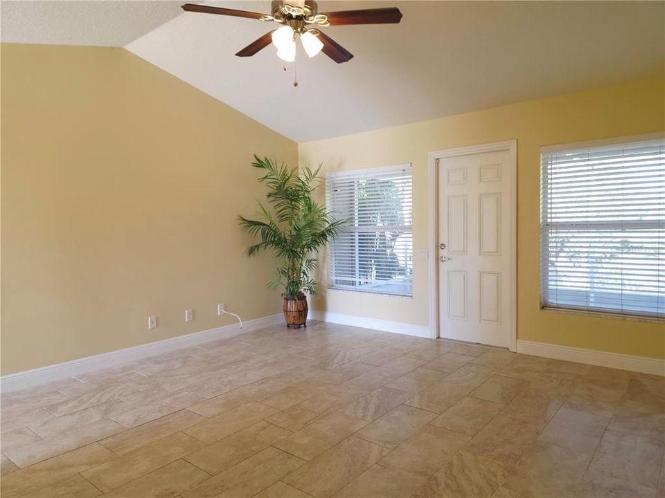 For Sale: $289,000 (3 beds, 2 baths, 1361 Square Feet)