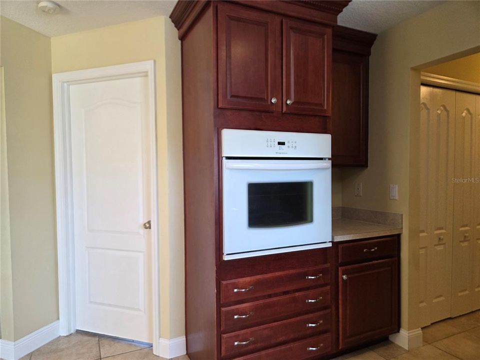 For Sale: $289,000 (3 beds, 2 baths, 1361 Square Feet)