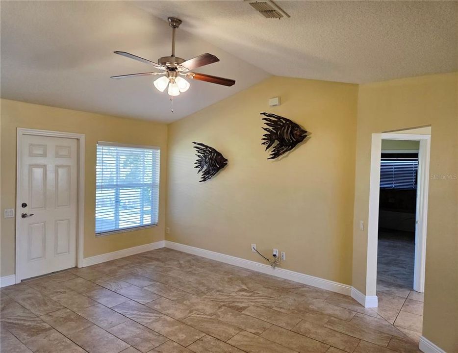 For Sale: $289,000 (3 beds, 2 baths, 1361 Square Feet)