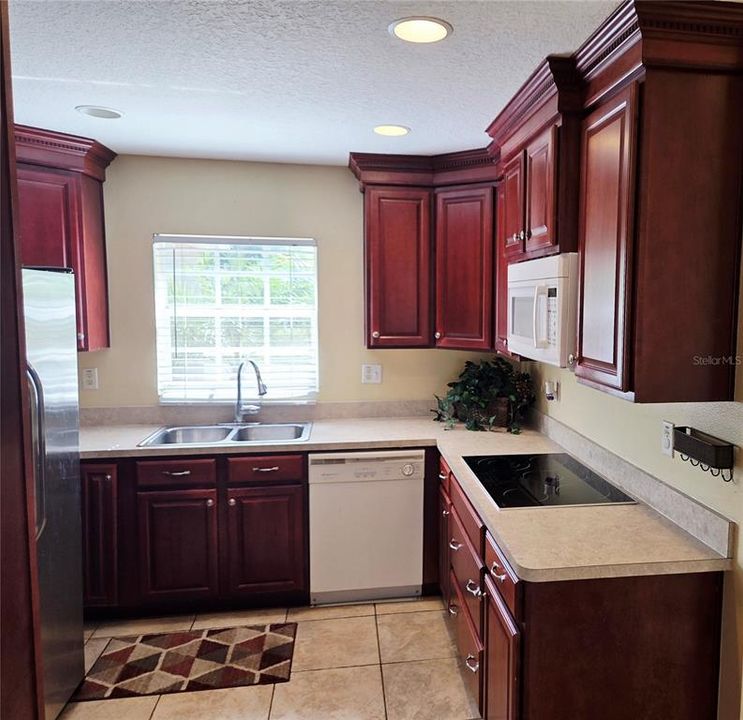 For Sale: $289,000 (3 beds, 2 baths, 1361 Square Feet)