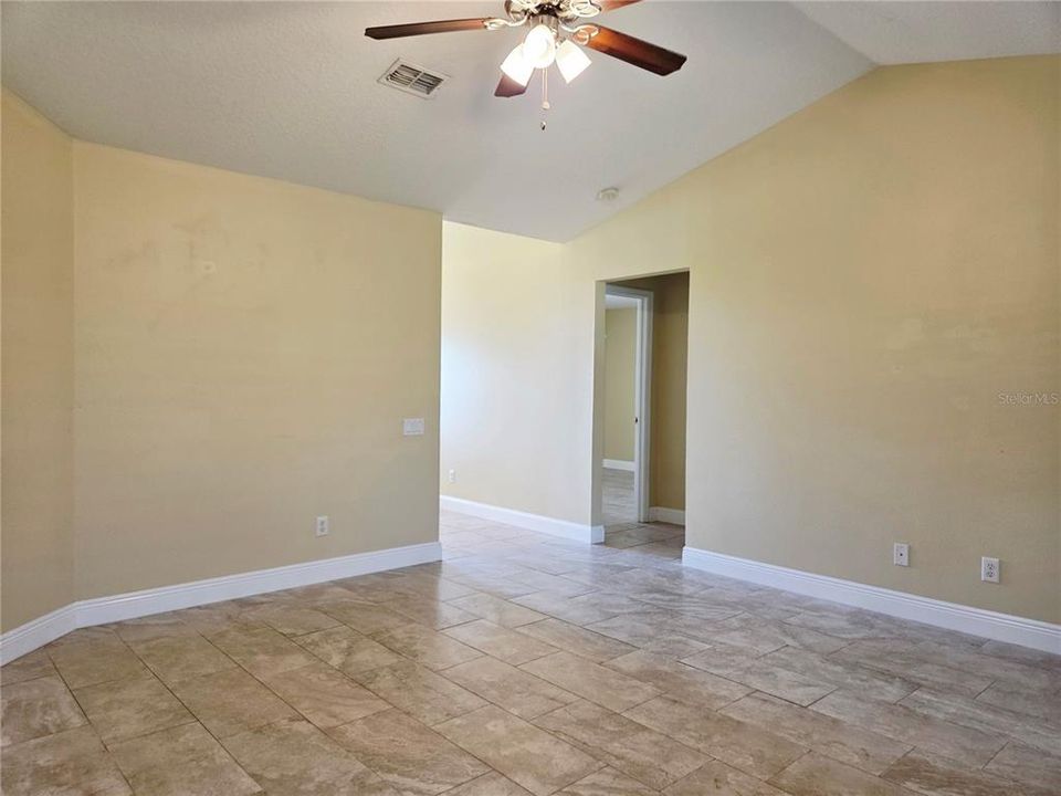 For Sale: $289,000 (3 beds, 2 baths, 1361 Square Feet)