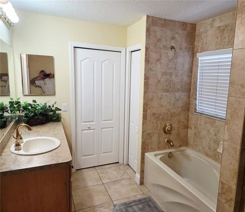 For Sale: $289,000 (3 beds, 2 baths, 1361 Square Feet)