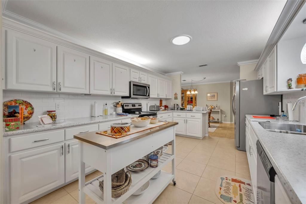 For Sale: $270,000 (3 beds, 2 baths, 2016 Square Feet)