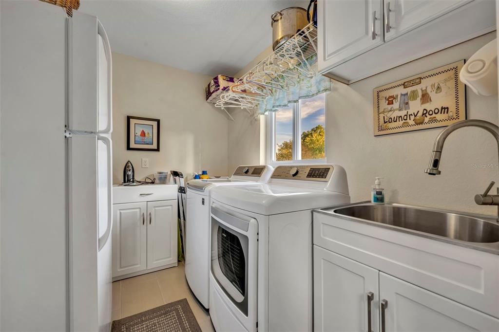 For Sale: $270,000 (3 beds, 2 baths, 2016 Square Feet)