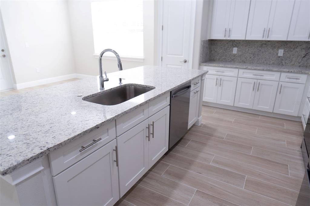 En Venta: $340,000 (4 camas, 3 baños, 2057 Pies cuadrados)