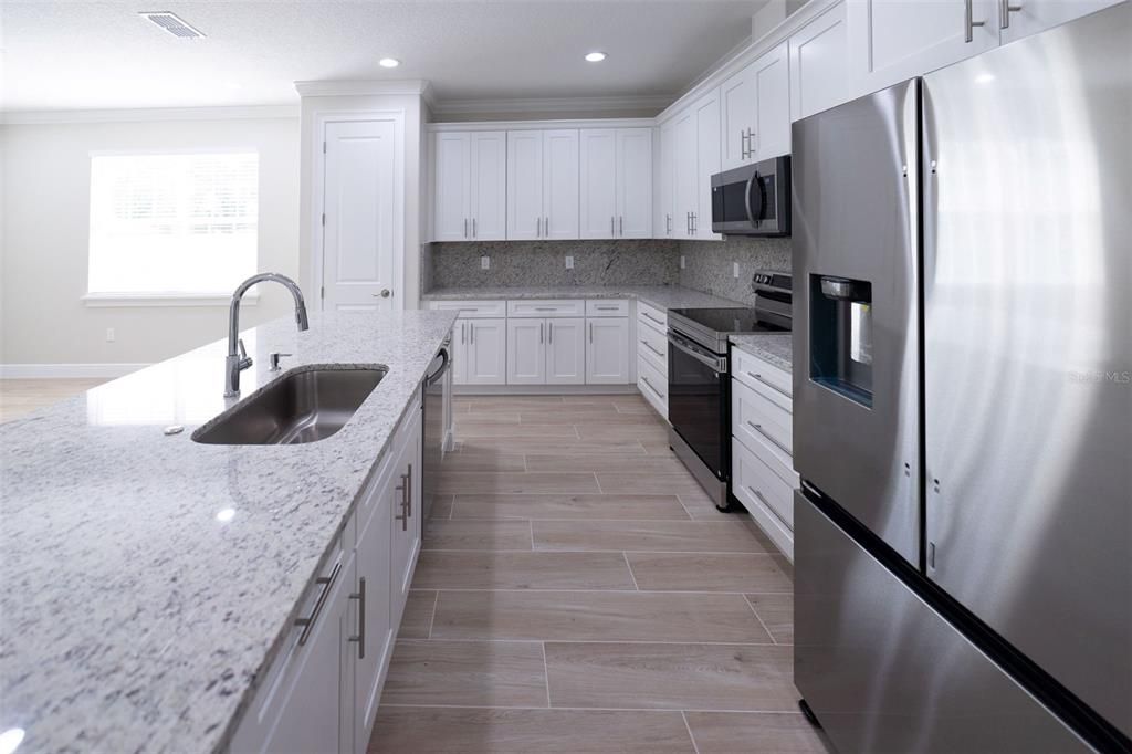 En Venta: $340,000 (4 camas, 3 baños, 2057 Pies cuadrados)