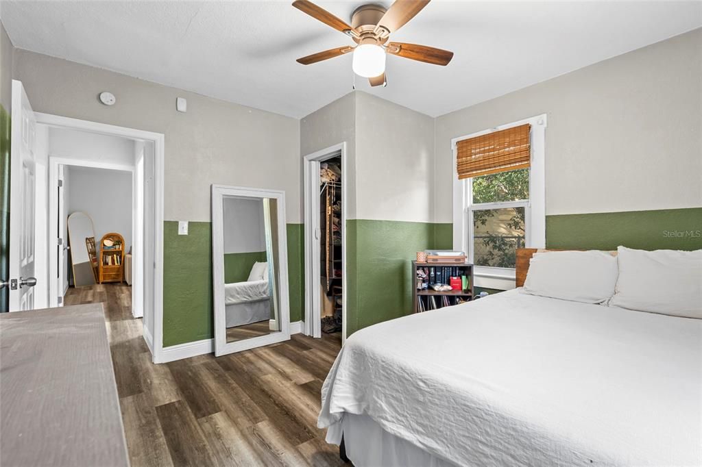 For Sale: $285,000 (2 beds, 1 baths, 1038 Square Feet)