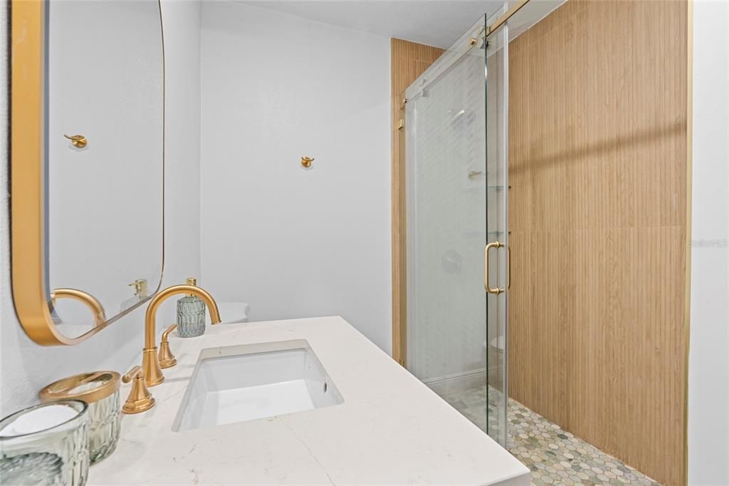 For Sale: $285,000 (2 beds, 1 baths, 1038 Square Feet)