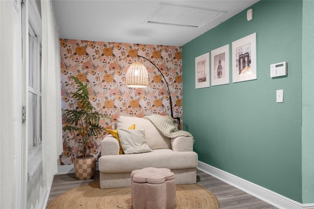 For Sale: $285,000 (2 beds, 1 baths, 1038 Square Feet)