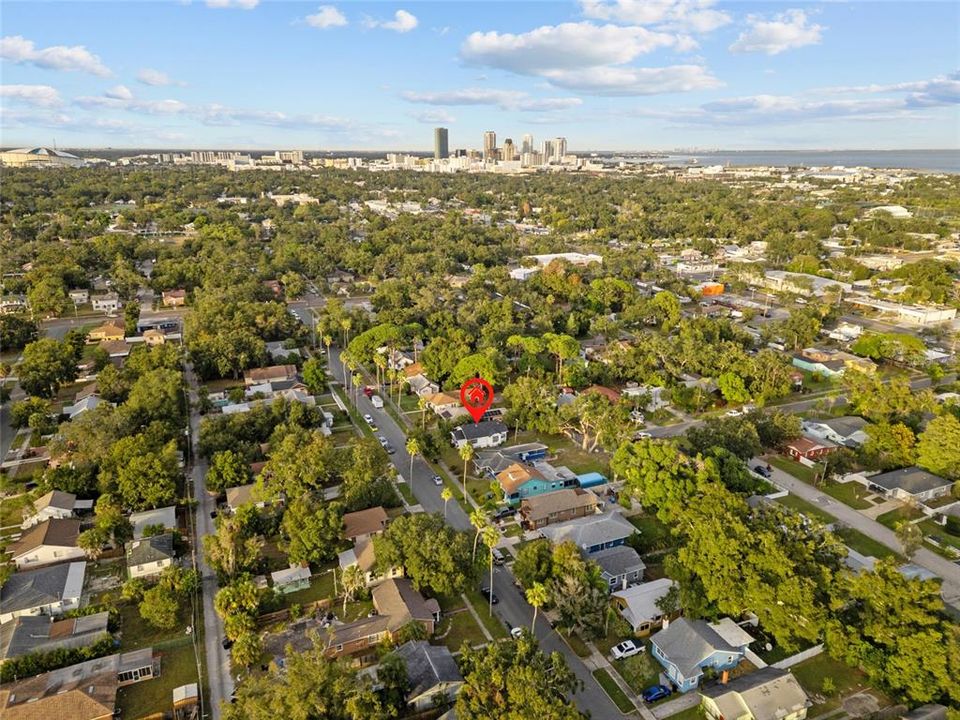 For Sale: $285,000 (2 beds, 1 baths, 1038 Square Feet)