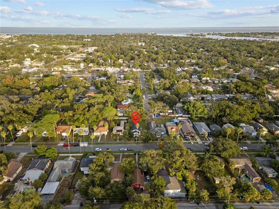 For Sale: $285,000 (2 beds, 1 baths, 1038 Square Feet)