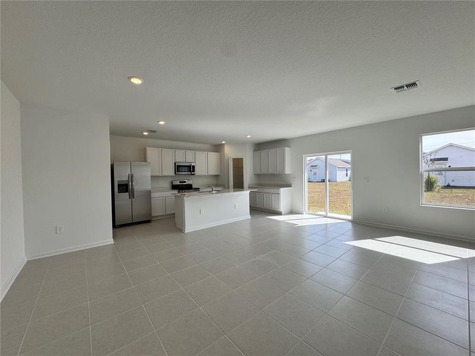 En Renta: $2,300 (5 camas, 2 baños, 2112 Pies cuadrados)