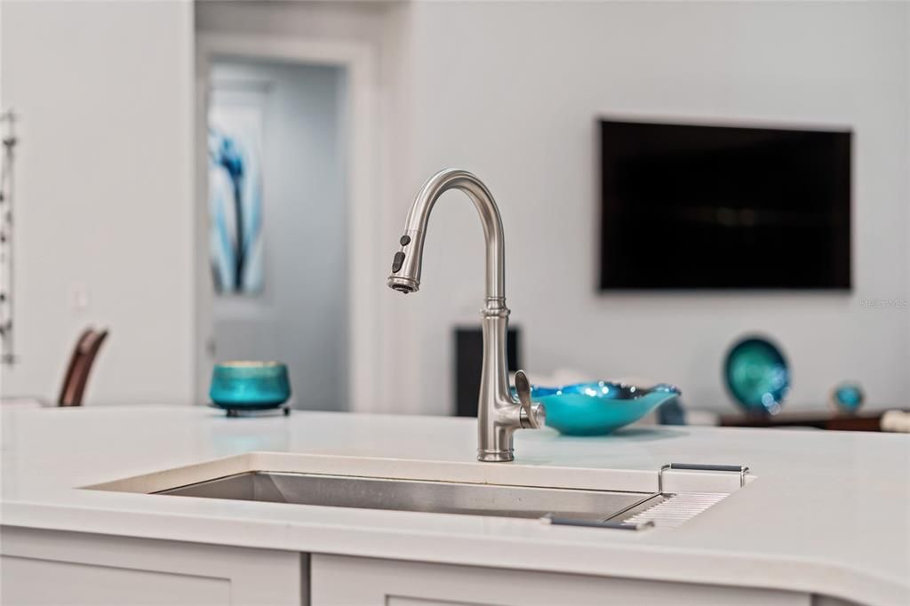 На продажу: $1,050,000 (4 спален, 2 ванн, 2298 Квадратных фут)