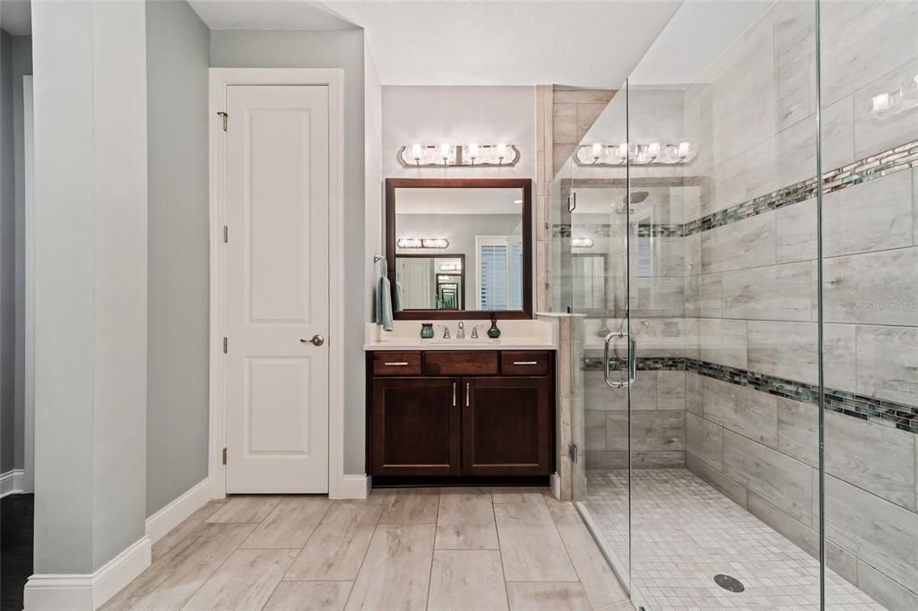 На продажу: $1,050,000 (4 спален, 2 ванн, 2298 Квадратных фут)