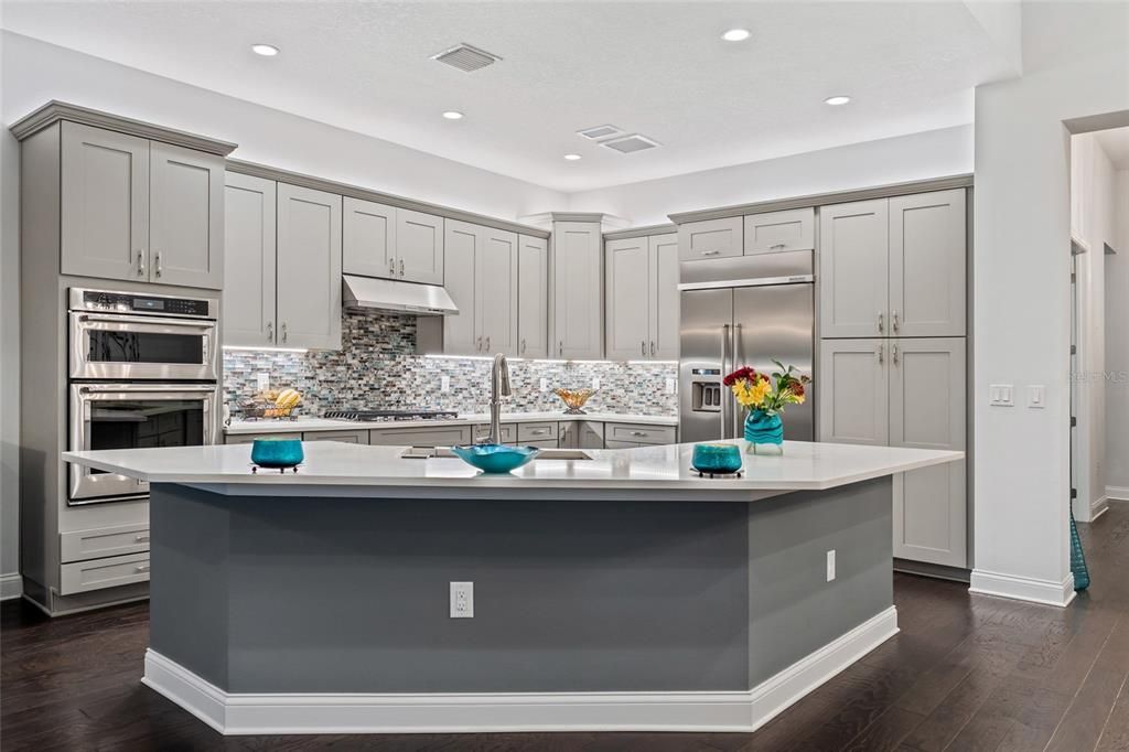 На продажу: $1,050,000 (4 спален, 2 ванн, 2298 Квадратных фут)