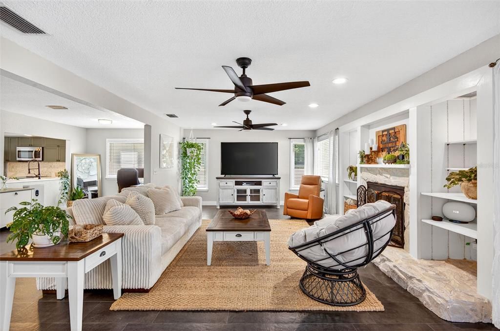 На продажу: $605,000 (3 спален, 2 ванн, 1922 Квадратных фут)