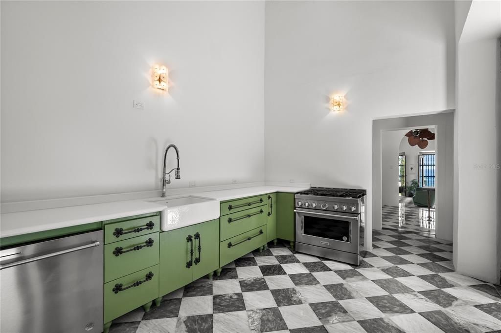 В аренду: $19,000 (4 спален, 3 ванн, 4975 Квадратных фут)