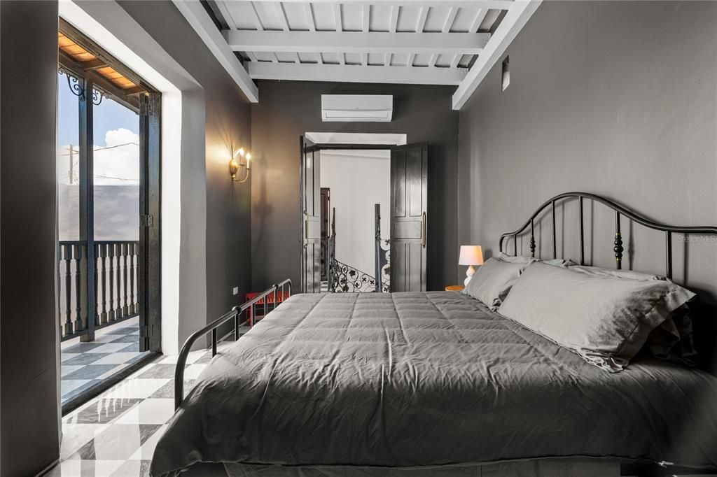 В аренду: $19,000 (4 спален, 3 ванн, 4975 Квадратных фут)