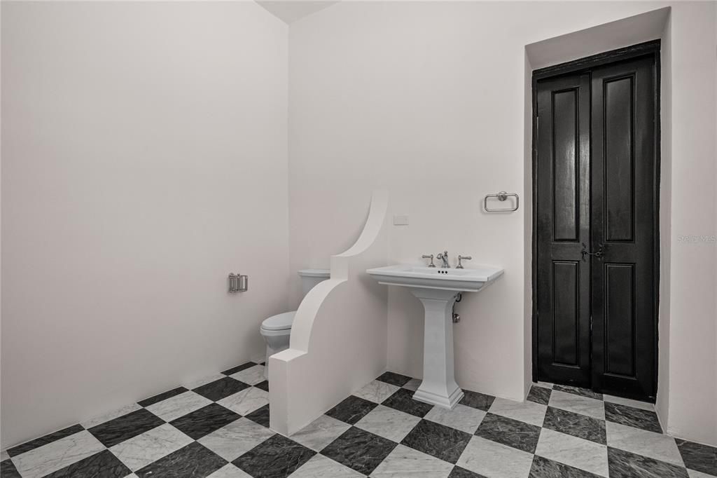 В аренду: $19,000 (4 спален, 3 ванн, 4975 Квадратных фут)