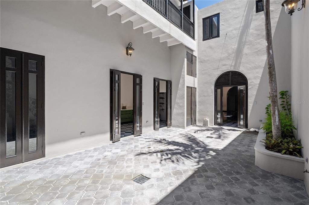 В аренду: $19,000 (4 спален, 3 ванн, 4975 Квадратных фут)