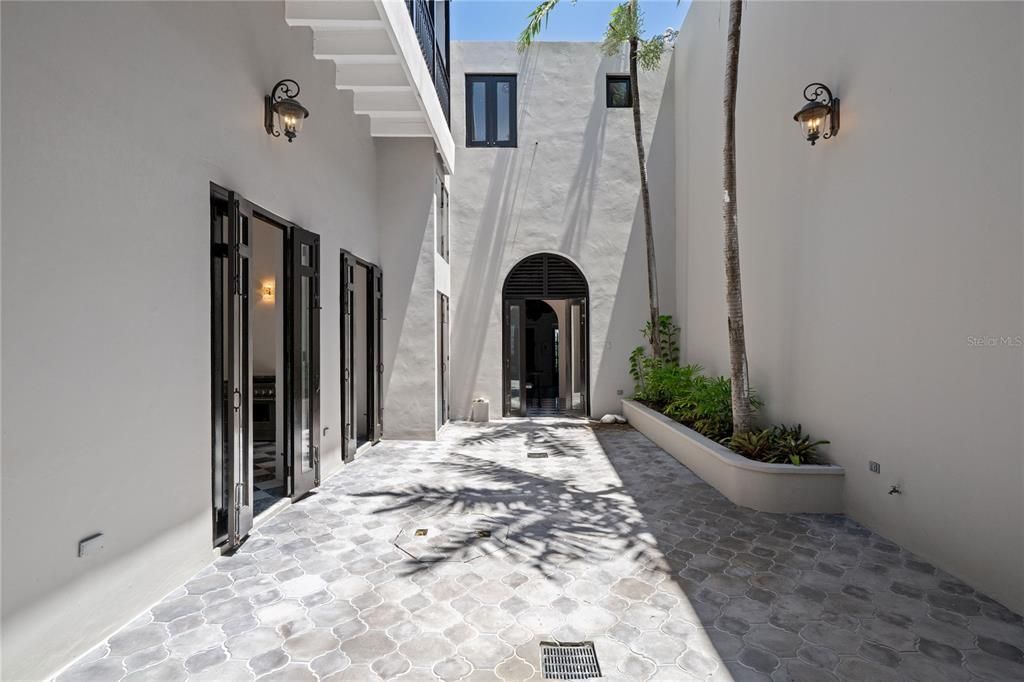 В аренду: $19,000 (4 спален, 3 ванн, 4975 Квадратных фут)