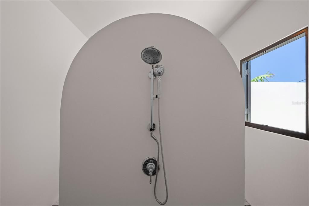 В аренду: $19,000 (4 спален, 3 ванн, 4975 Квадратных фут)