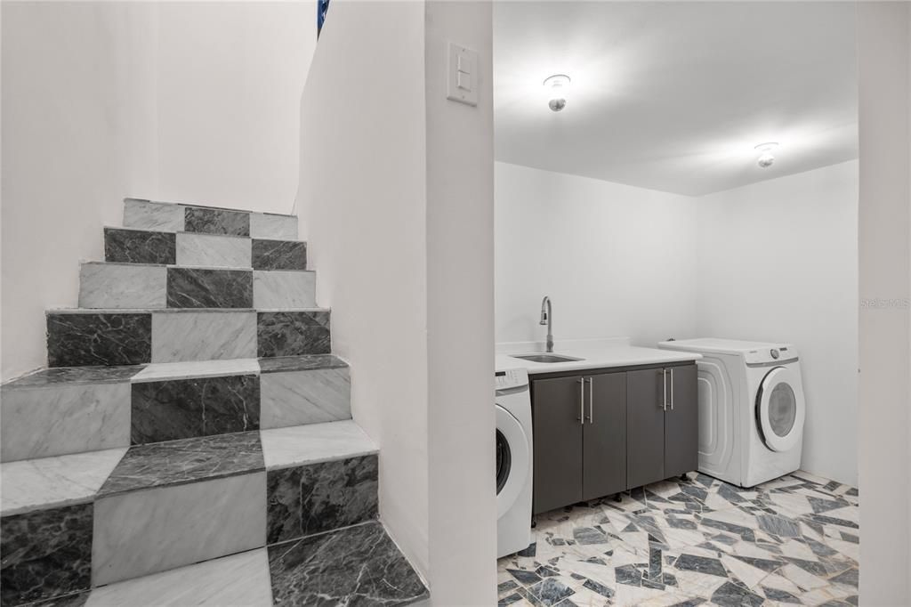 В аренду: $19,000 (4 спален, 3 ванн, 4975 Квадратных фут)