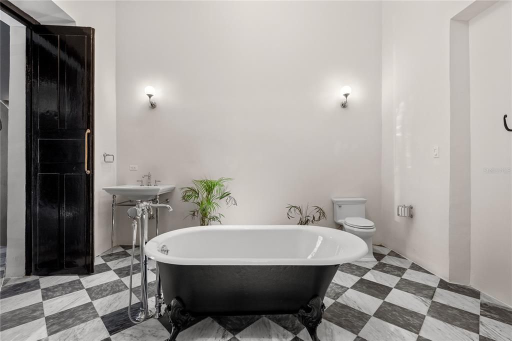 В аренду: $19,000 (4 спален, 3 ванн, 4975 Квадратных фут)