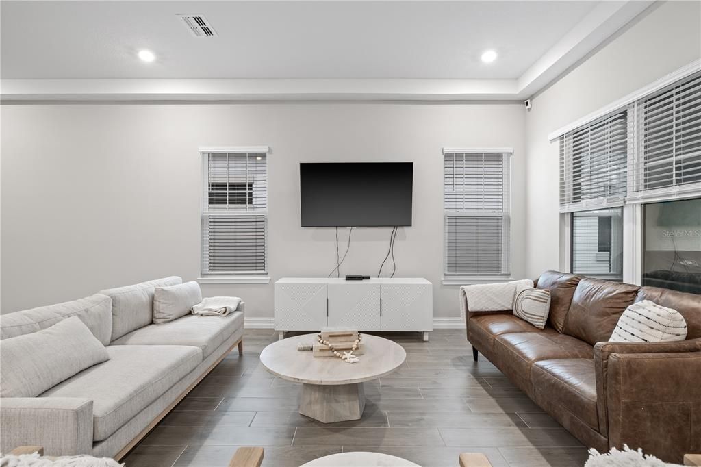 For Rent: $4,400 (3 beds, 2 baths, 1986 Square Feet)