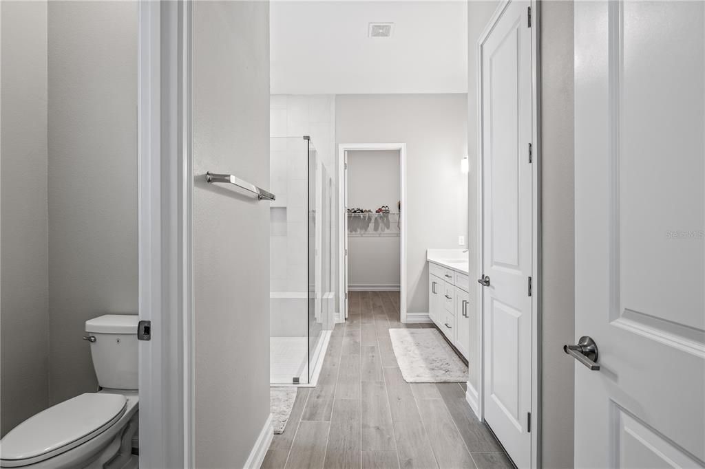 For Rent: $4,400 (3 beds, 2 baths, 1986 Square Feet)