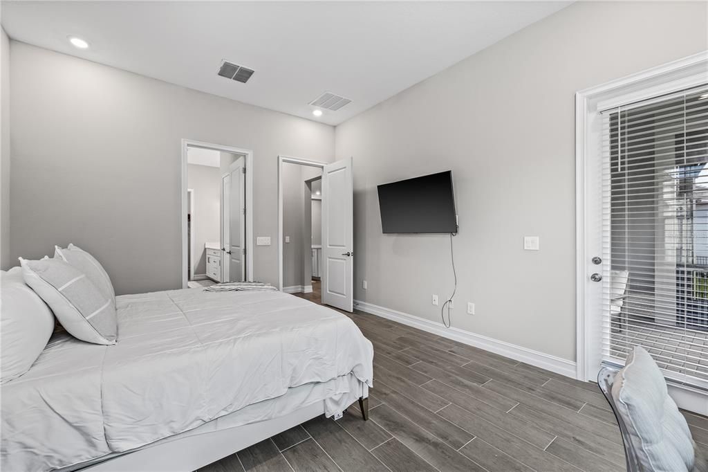 For Rent: $4,400 (3 beds, 2 baths, 1986 Square Feet)