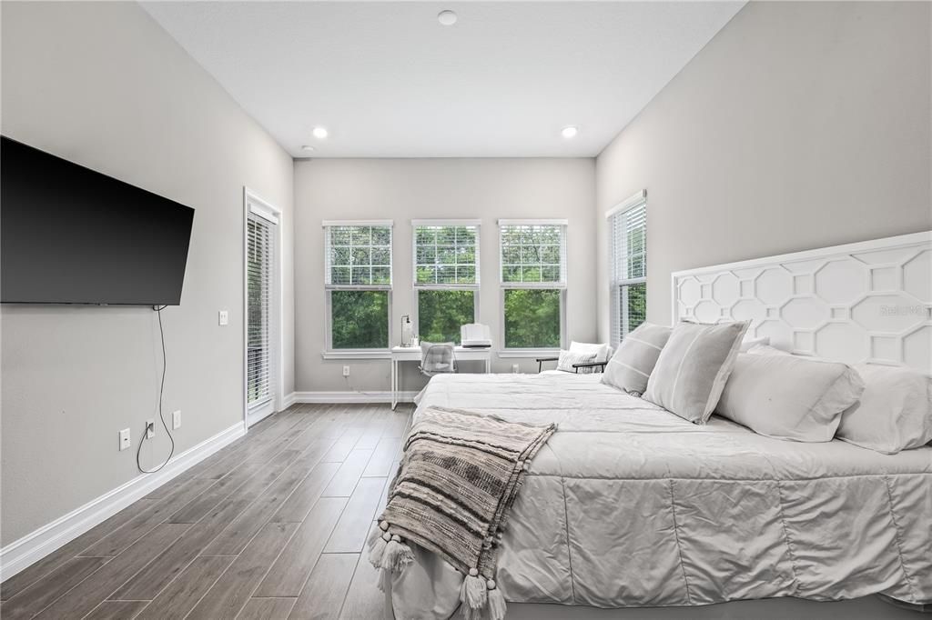 For Rent: $4,400 (3 beds, 2 baths, 1986 Square Feet)