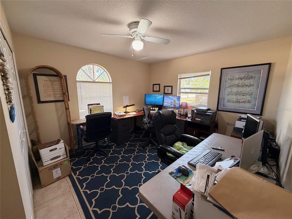 Activo con contrato: $425,000 (3 camas, 2 baños, 1723 Pies cuadrados)