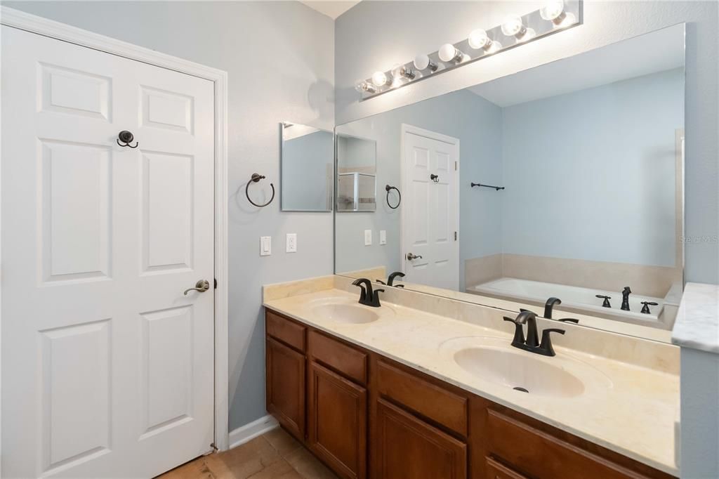 待售: $425,000 (3 贝兹, 2 浴室, 1907 平方英尺)