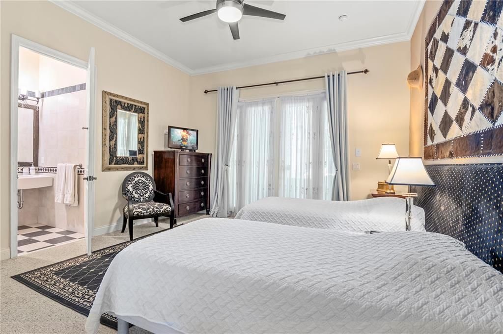 待售: $1,995,000 (8 贝兹, 8 浴室, 6140 平方英尺)