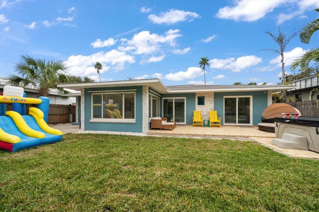 For Rent: $10,000 (3 beds, 2 baths, 1175 Square Feet)