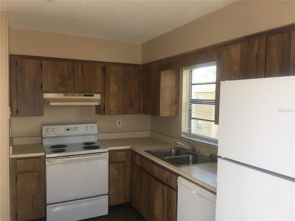 出租: $1,495 (2 贝兹, 1 浴室, 820 平方英尺)