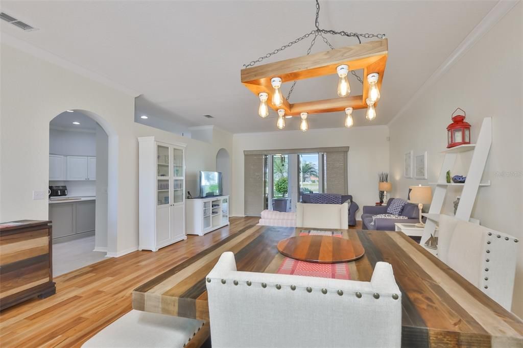 En Venta: $479,000 (2 camas, 2 baños, 2128 Pies cuadrados)